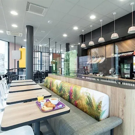 Rueil-malmaison Отель Нантерр