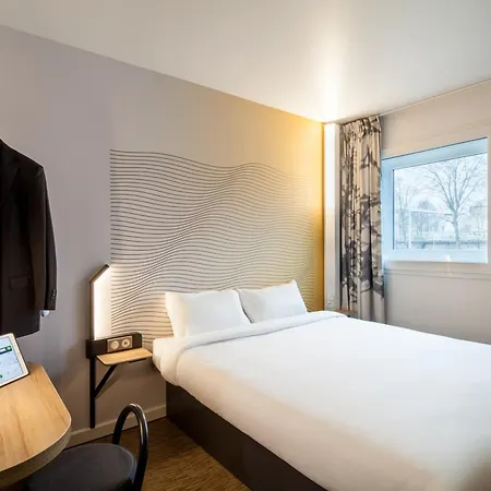 Rueil-malmaison Hotel 3*