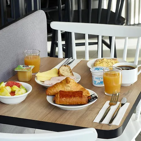 Rueil-malmaison Hotel 3*