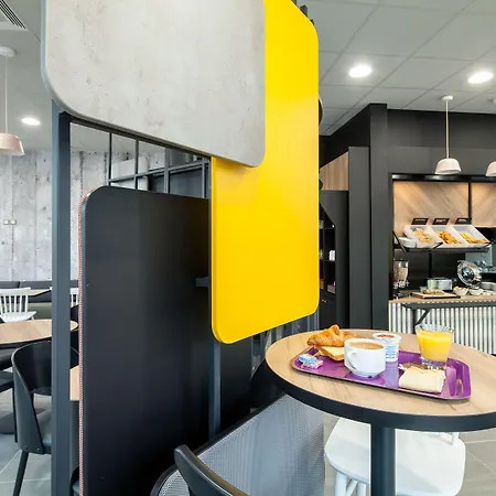 Rueil-malmaison Hotel 3*