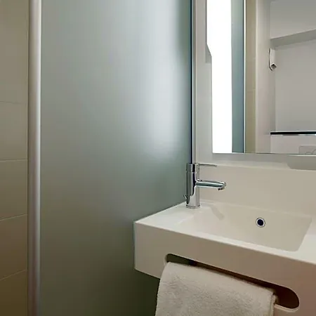 Rueil-malmaison Отель 3*