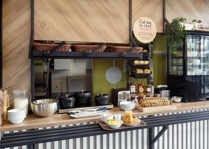 Rueil-malmaison Отель 3*