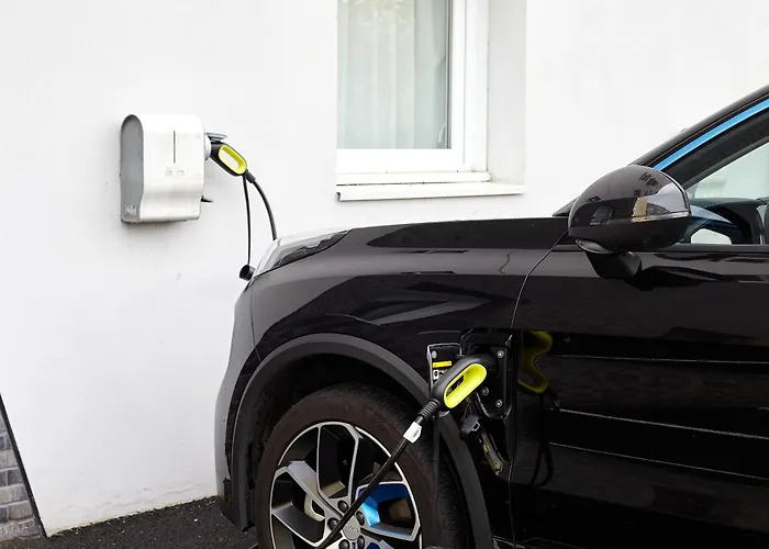 Отель Rueil-malmaison 3*