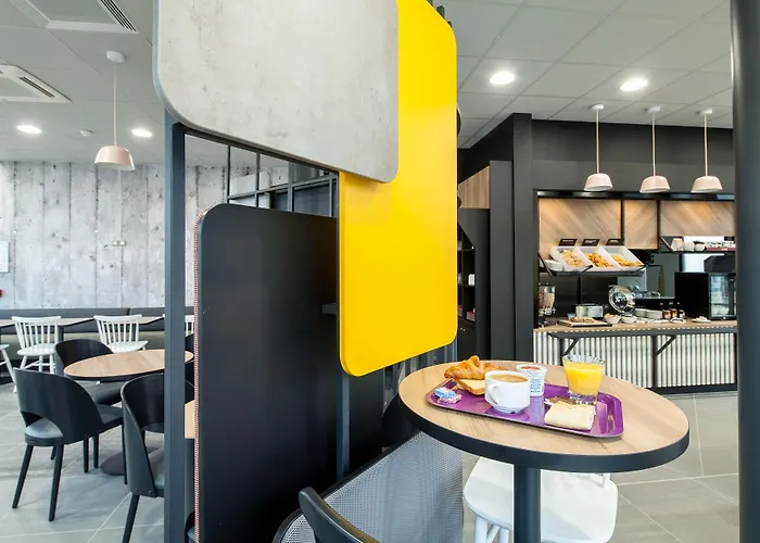 Rueil-malmaison Отель 3*