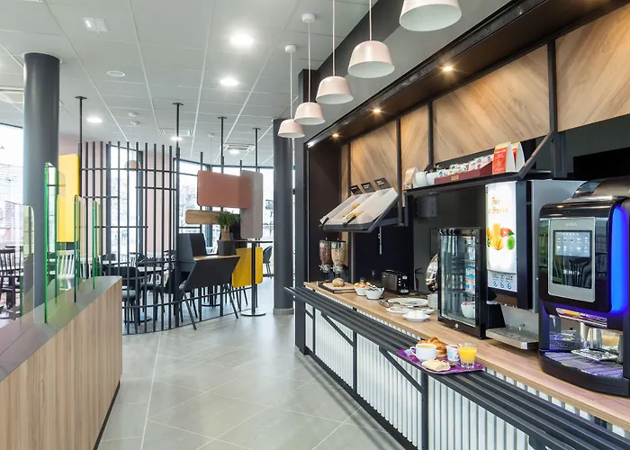 Rueil-malmaison Отель 3*