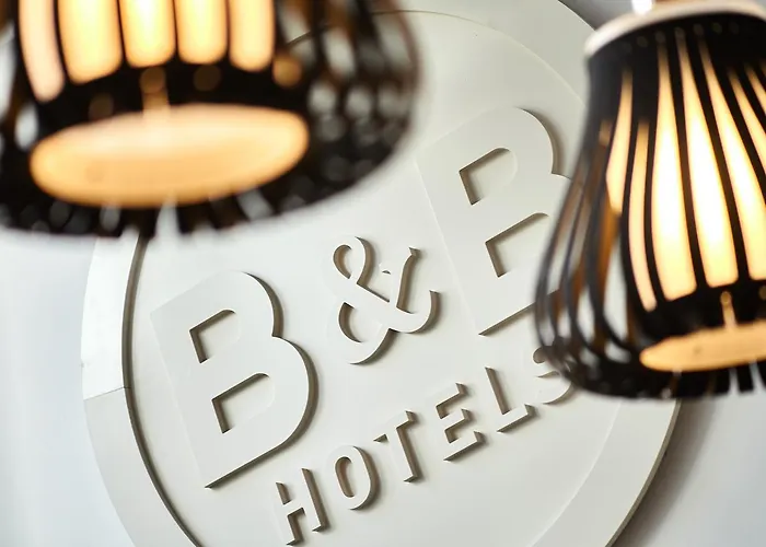 Отель Rueil-malmaison 3*