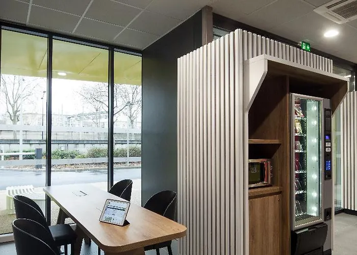 Rueil-malmaison Отель Нантерр